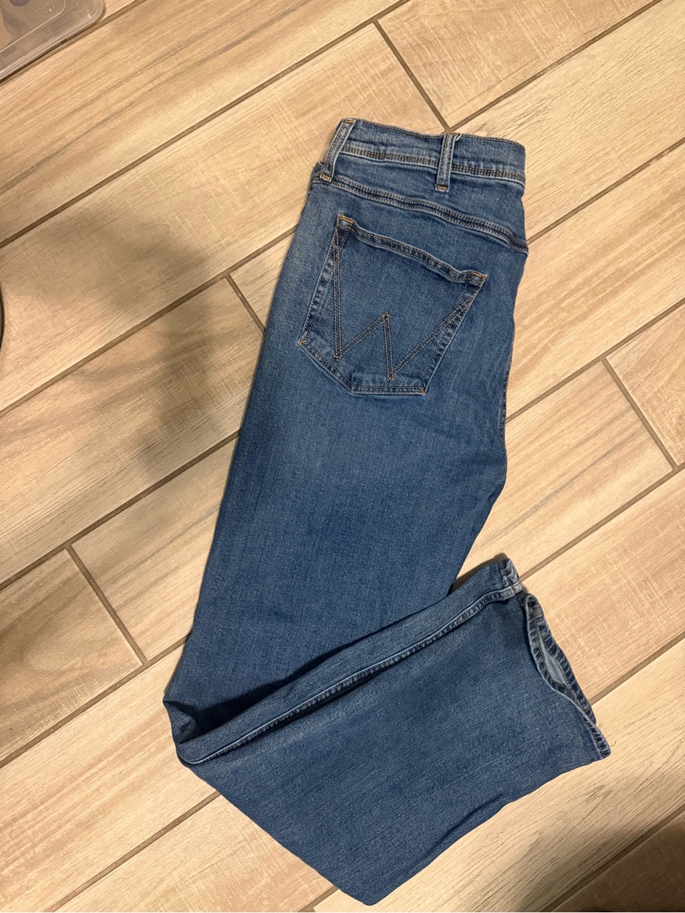 Classic Blue Men’s  Reg Fit Jeans - Mid Wash size 40/32